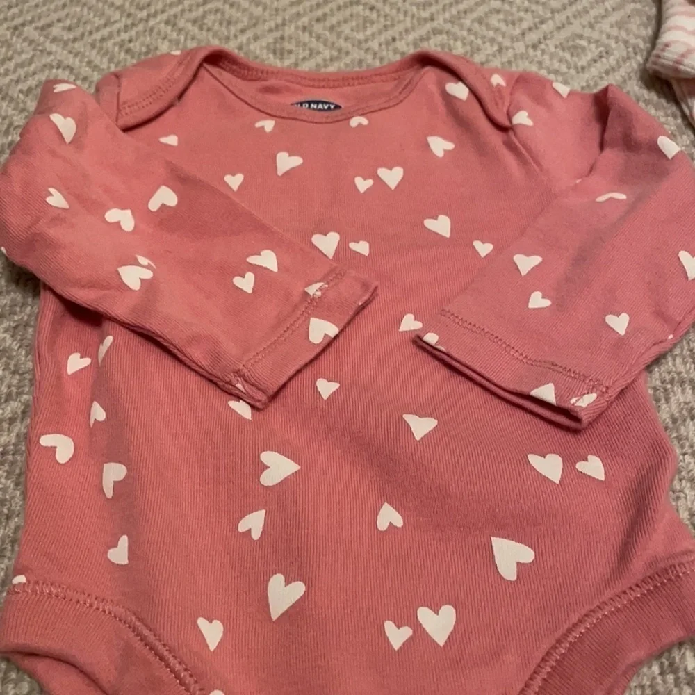 Old Navy Bundle striped set and heart print onesie  pink white 3-6M